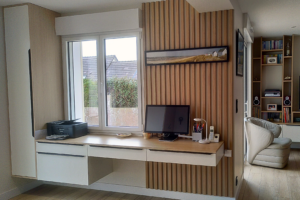 Bureau sur mesure avec tasseaux muraux en placage bois